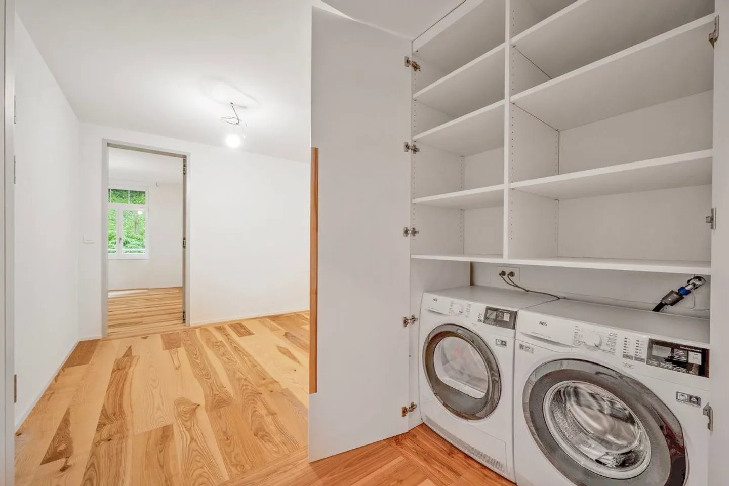 Renovated 4.5-Room Apartment - Photo 7 of 13