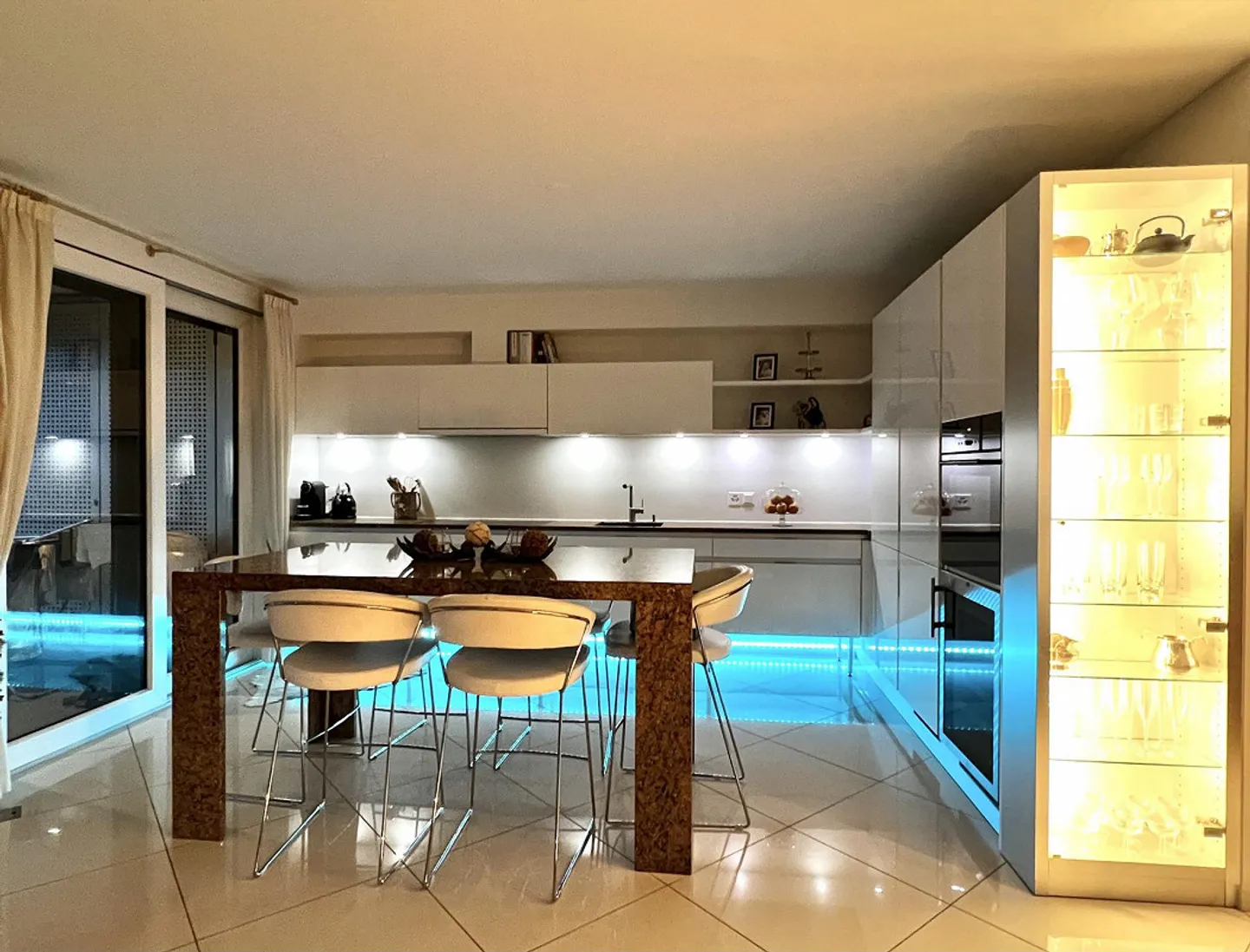 APPARTAMENTO FAMIGLIARE CON GIARDINO PRIVATO - Foto 6 di 10