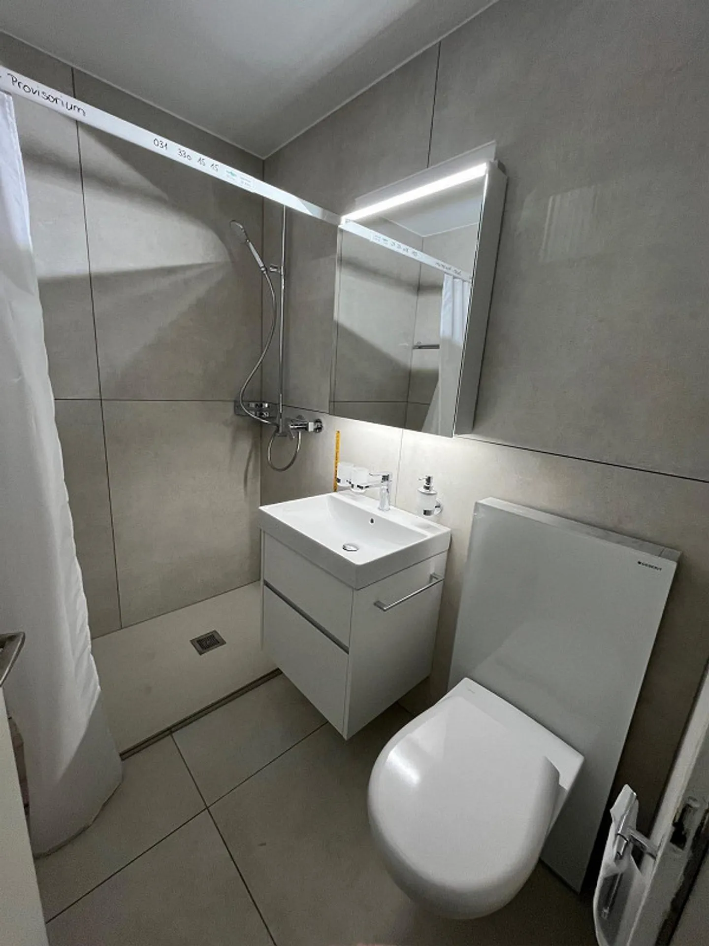 Geräumige Wohnung mit Terrasse - Foto 3 von 9