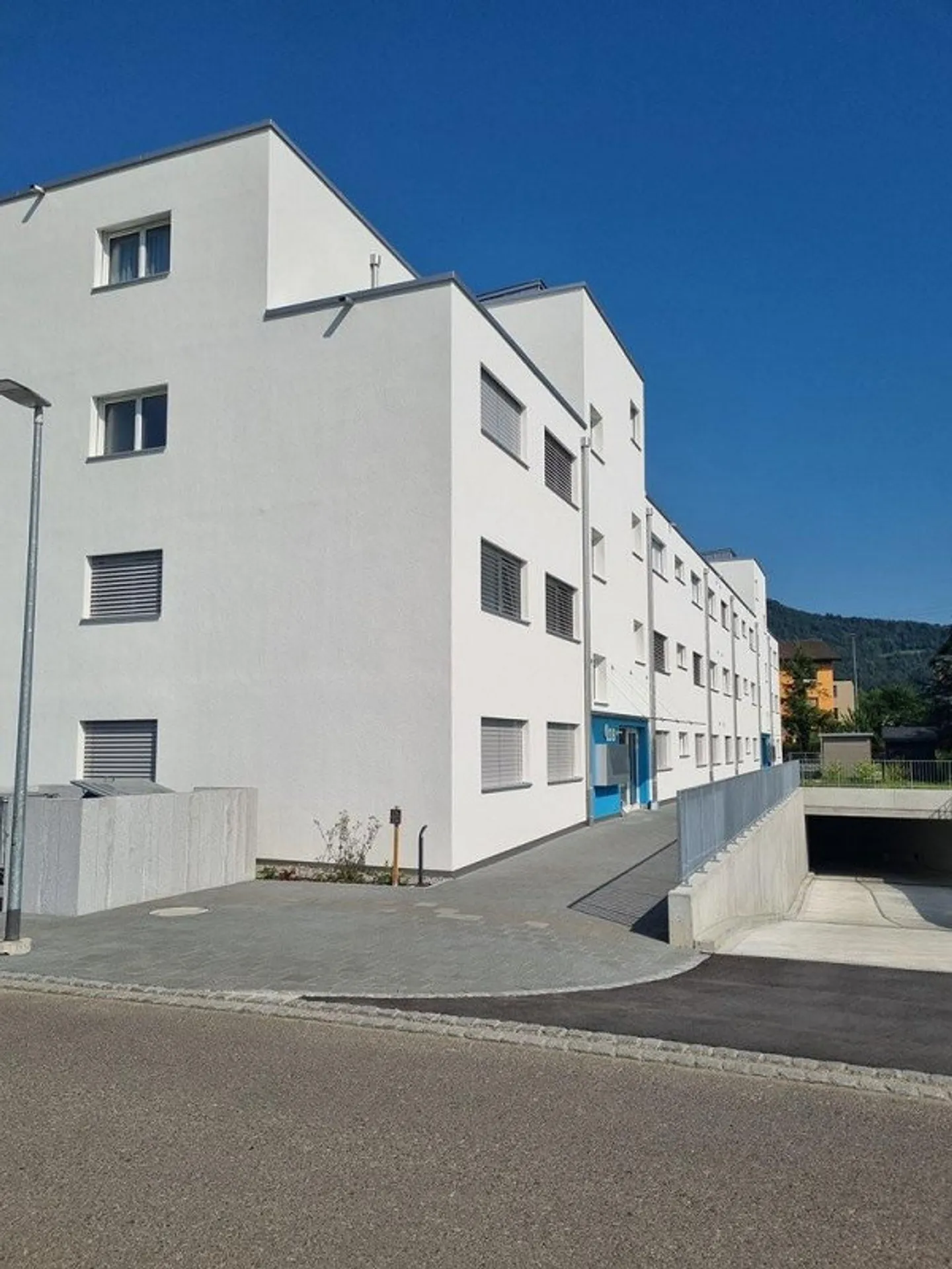 Place de stationnement pour moto dans un nouveau bâtiment à louer - Photo 1 sur 1