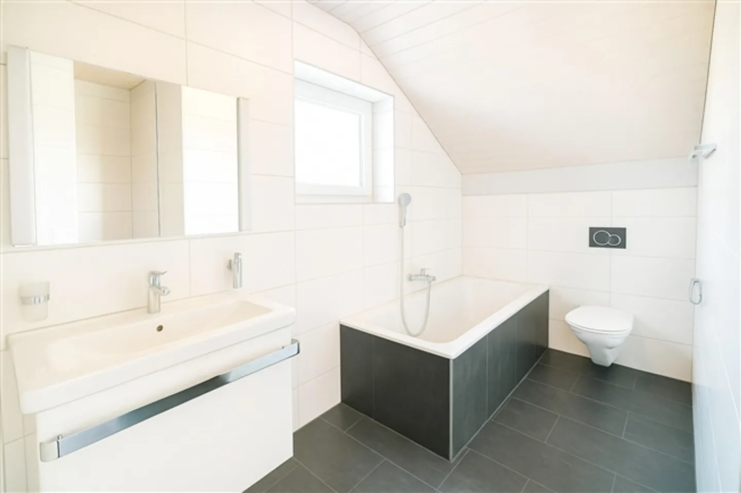 Tavannes, magnifique maisonette de 5,5 pièces au 1er/2ème étage avec balcon - Photo 7 sur 11