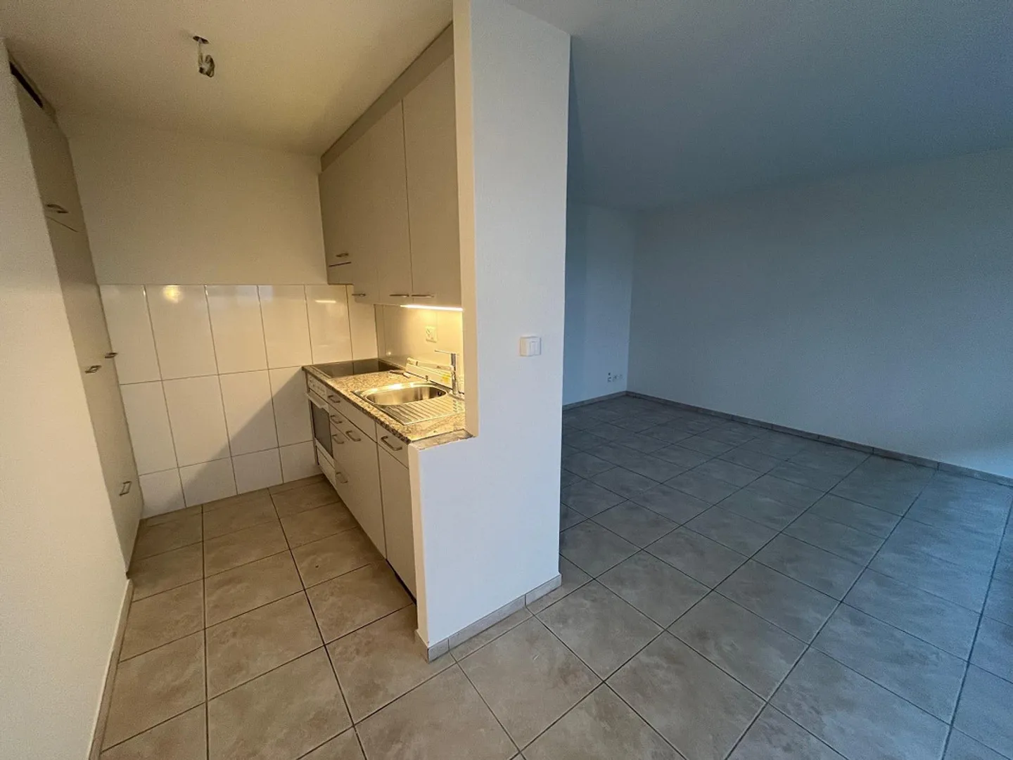 Geräumige Wohnung mit Terrasse - Foto 2 von 9