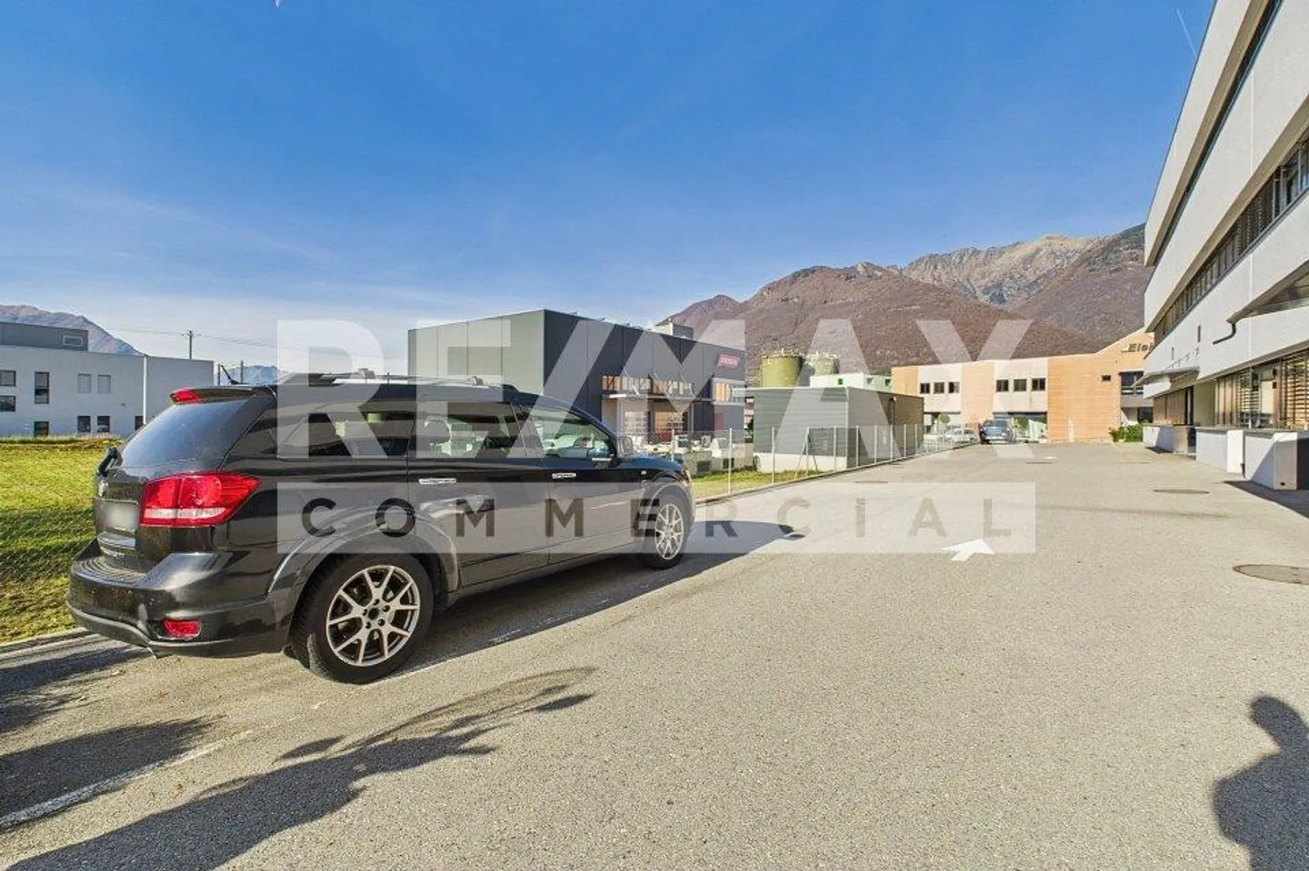 Propriété commerciale avec une vaste terrasse sur le toit panoramique - Photo 10 sur 13