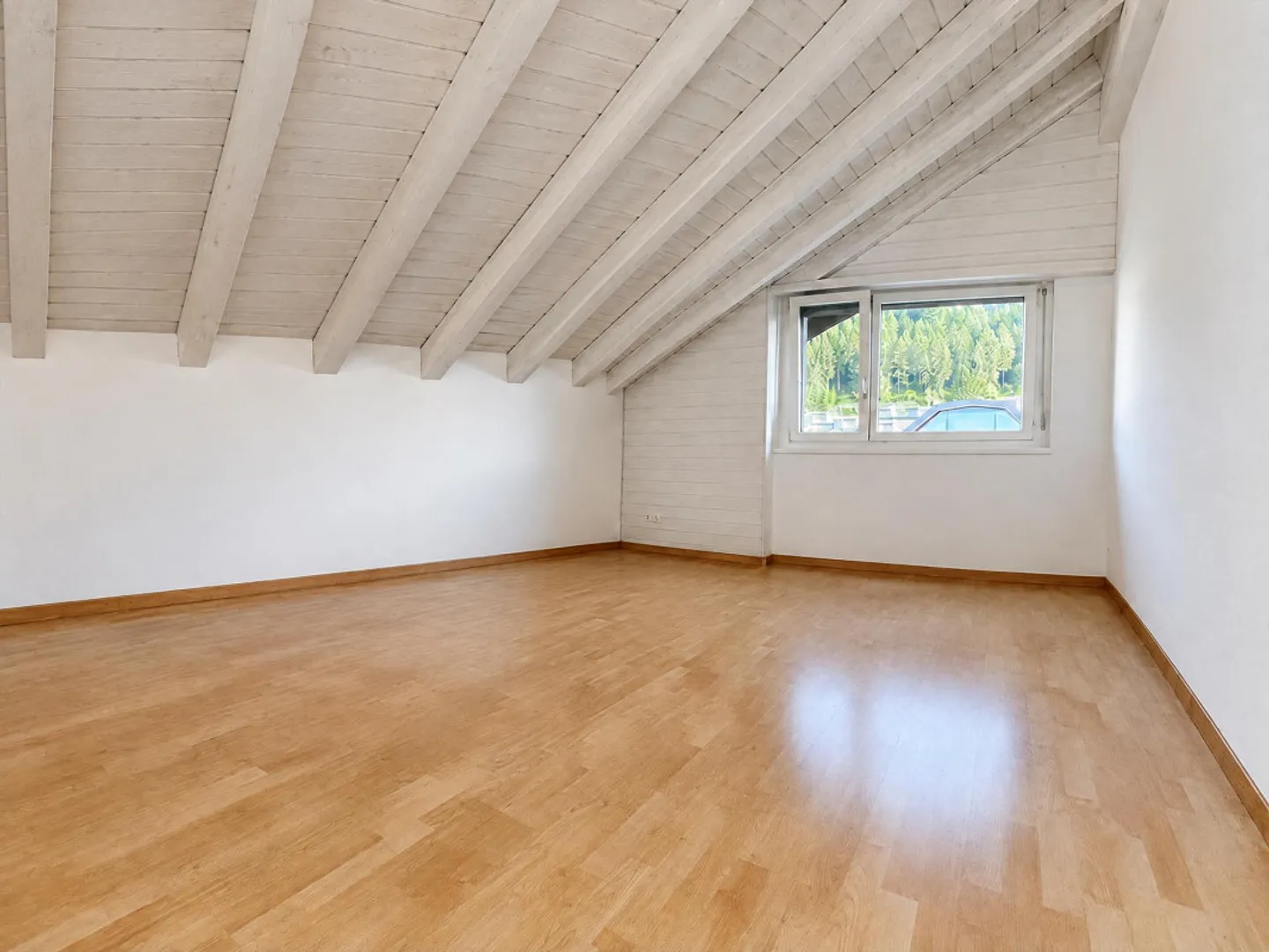 Attico di 5,5 stanze nel centro di Pfäffikon con vista lago - Foto 4 di 9