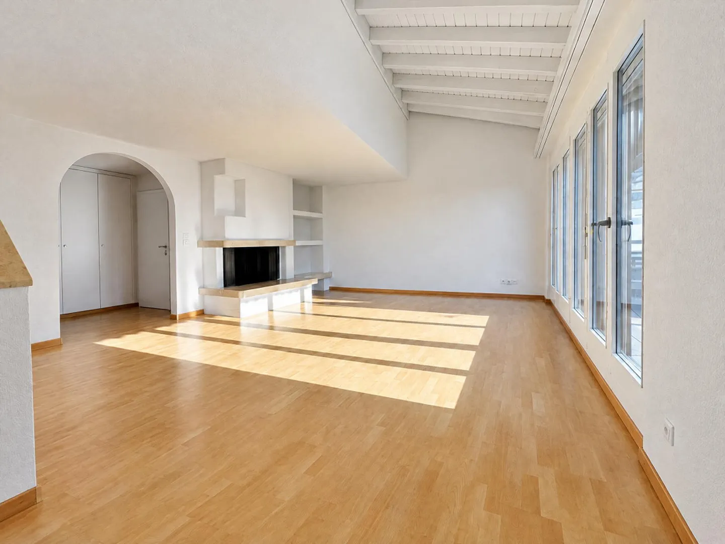 Attico di 5,5 stanze nel centro di Pfäffikon con vista lago - Foto 5 di 9