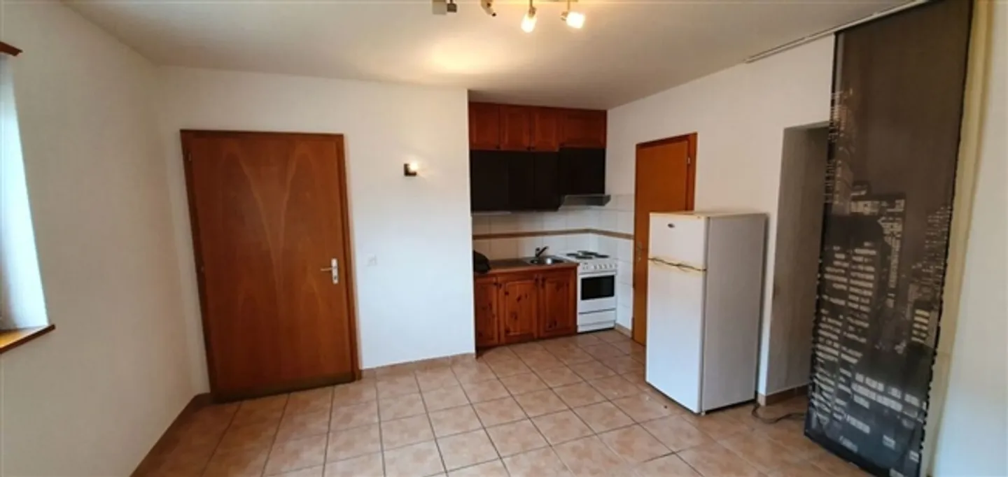 Appartamento 2 camere al piano terra in una zona residenziale con parcheggio - Foto 2 di 6