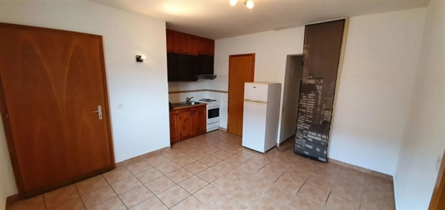 Appartamento 2 camere al piano terra in una zona residenziale con parcheggio - Foto 3 di 6