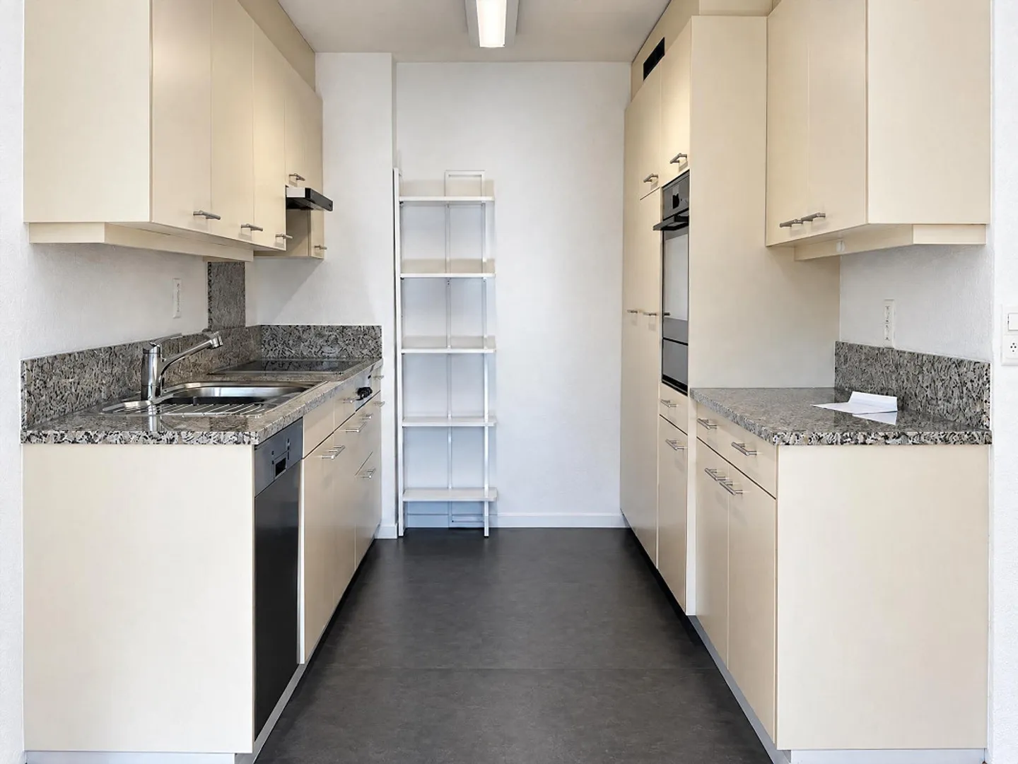 Attico di 5,5 stanze nel centro di Pfäffikon con vista lago - Foto 6 di 9