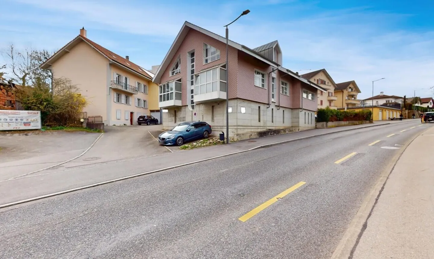 Investment Opportunity - Mixed-Use Building in Payerne - Photo 2 of 13