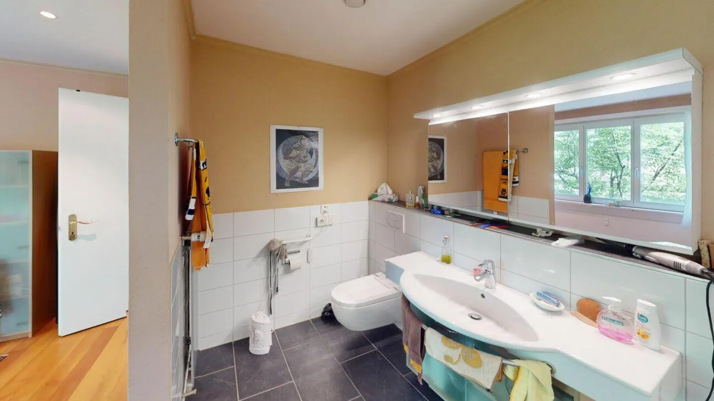 4½ Room Apartment in a Quiet and Sunny Location in Bolligen - Photo 7 of 15