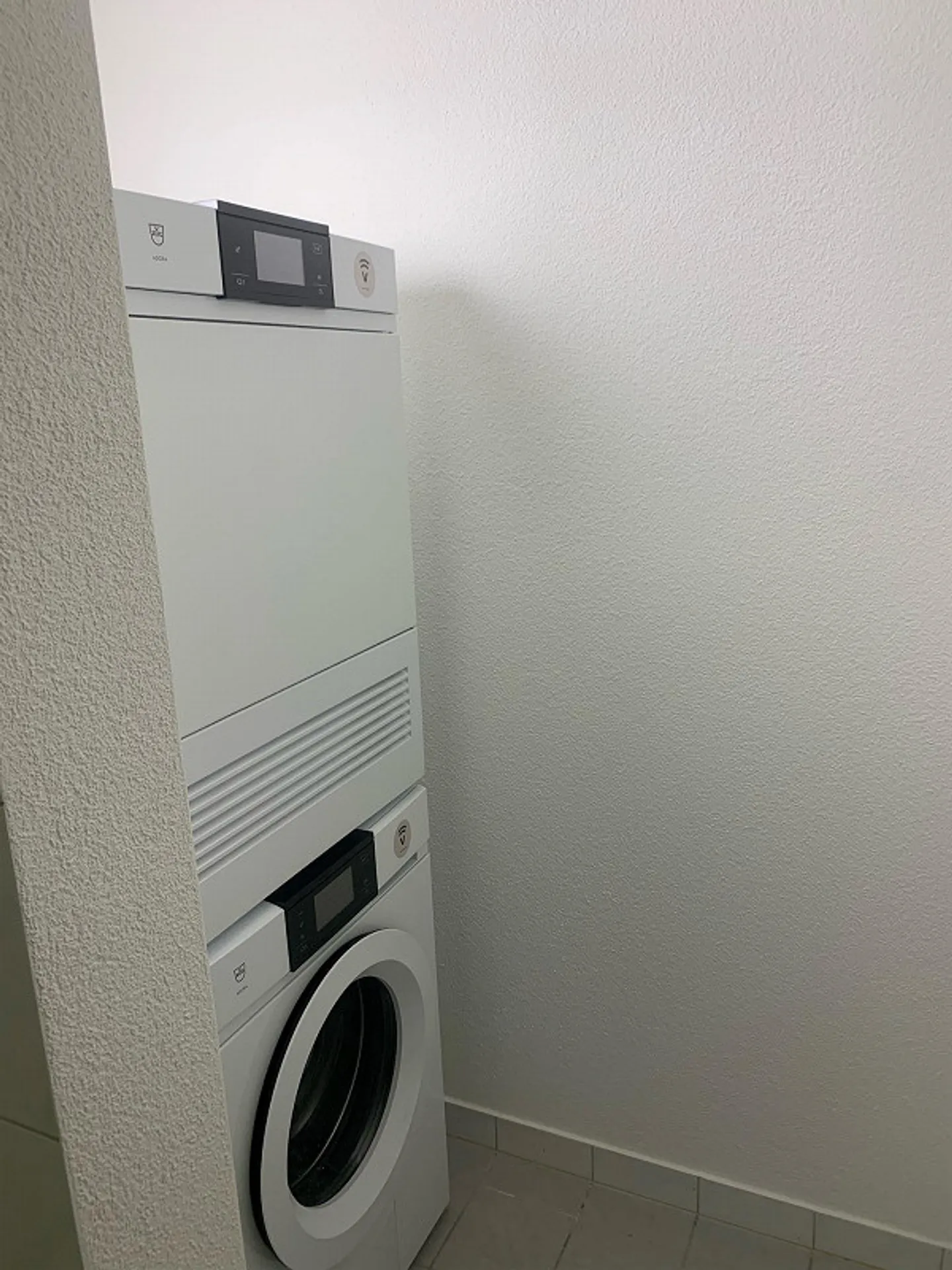 Appartement en loft rénové sur deux niveaux avec touche industrielle - Photo 3 sur 4