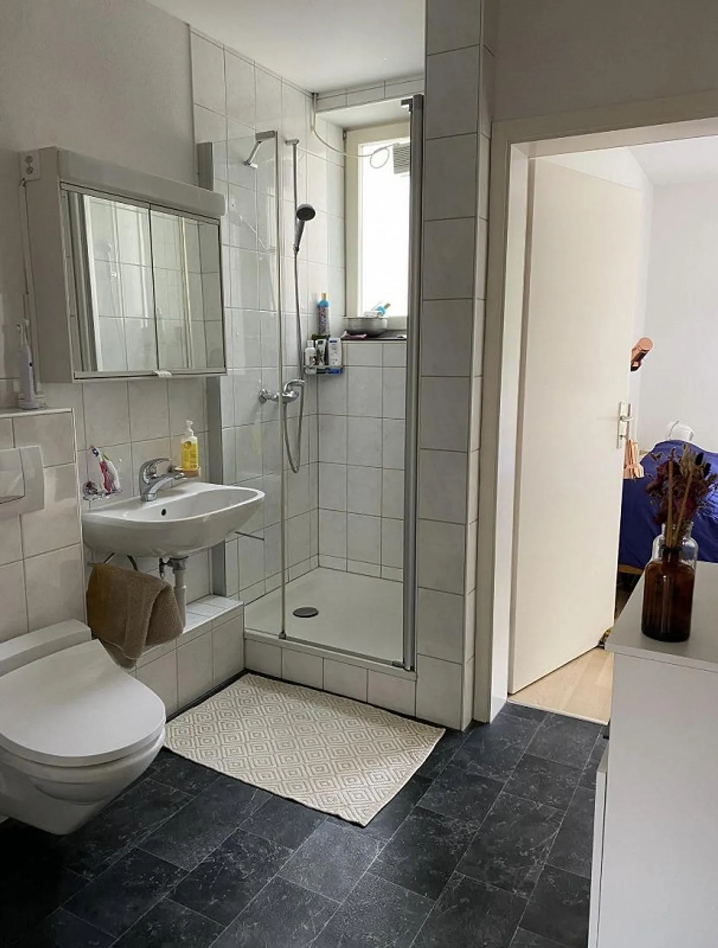 Ruhige Wohnung mit Glasbalkon - Foto 8 von 11