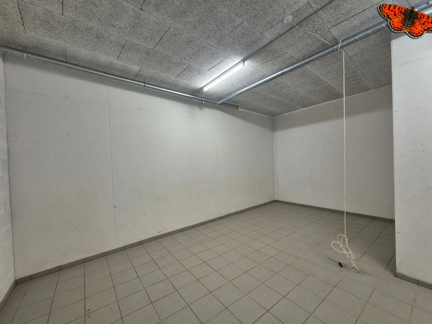A STORAGE DEPOT OF 31.40 m² FOR RENT! - Photo 3 of 4