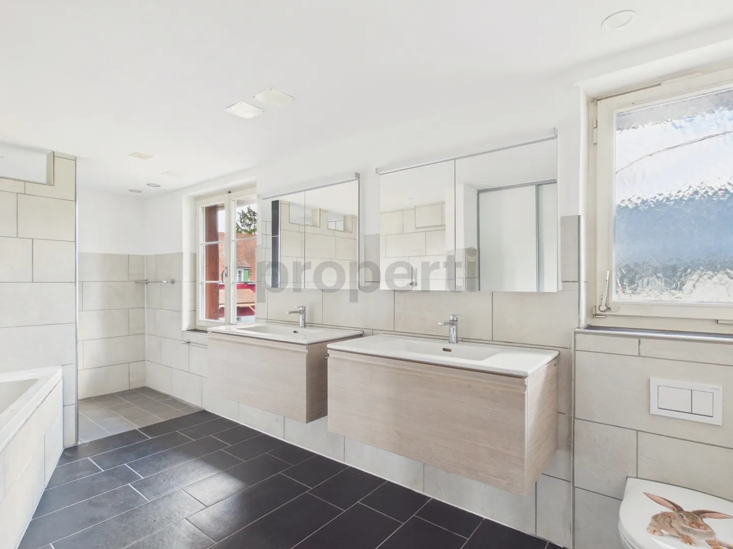 Renovated Apartment with Garden - Photo 9 of 13