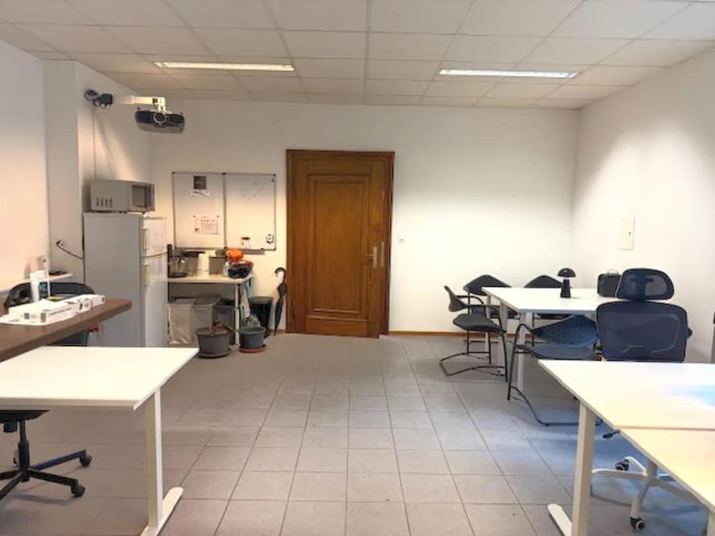 Espace commercial à louer dans un emplacement central - Photo 2 sur 4