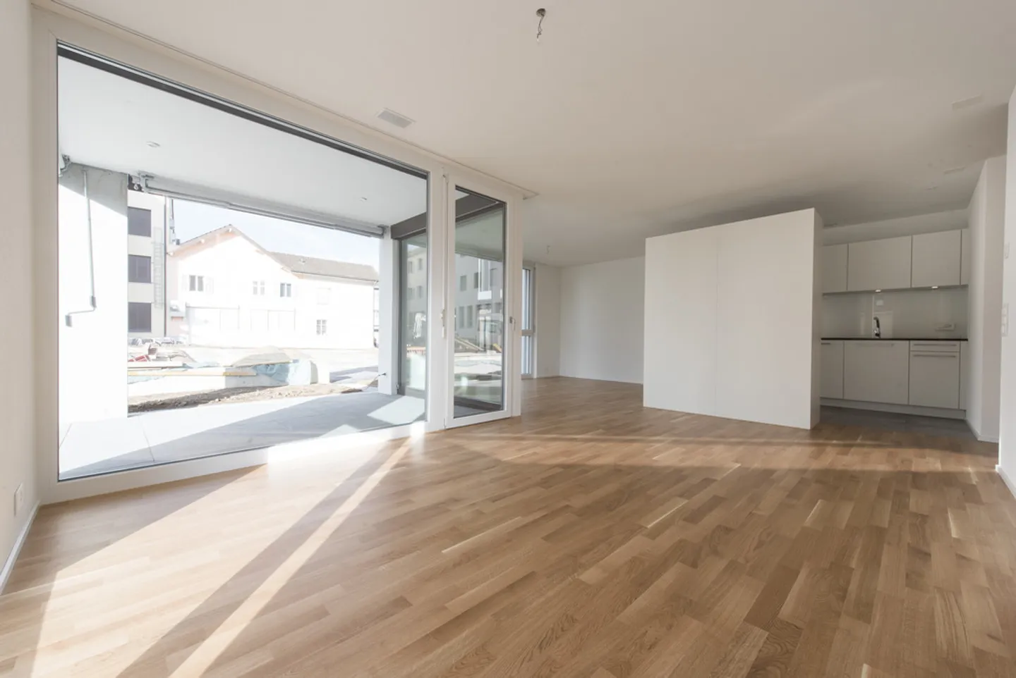 MODERN, LICHTDURCHFLUTEND UND WOHLFÜHLEND - IHRE NEUE WOHNUNG! - Foto 2 von 6