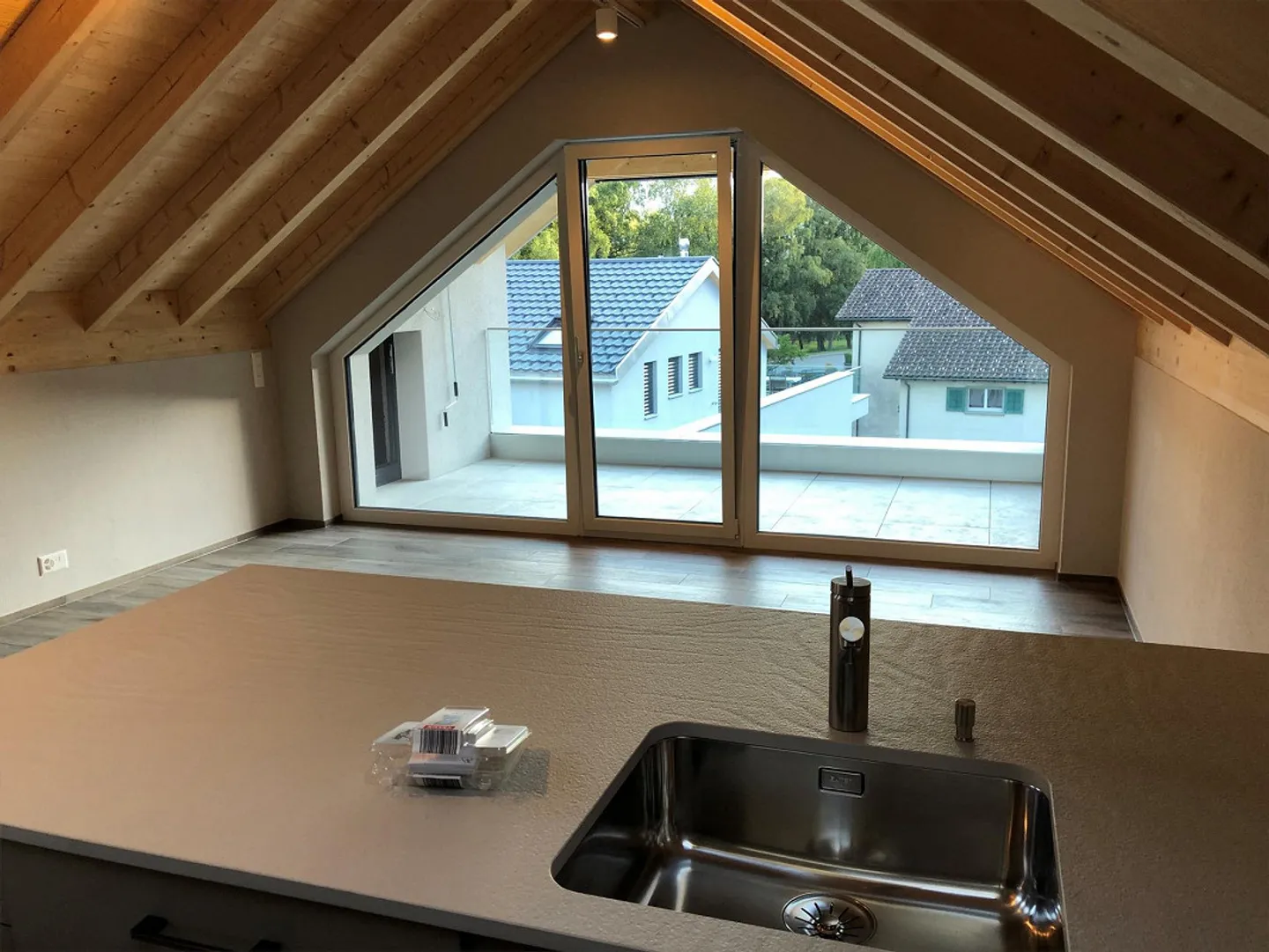 Stylish Attic Apartment with Balcony - Photo 4 of 8