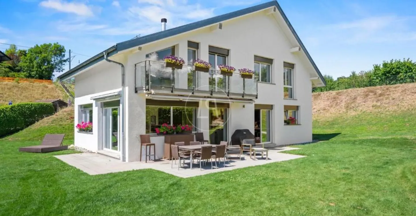Modern property in a residential area in Saint-Légier - Photo 1 of 13