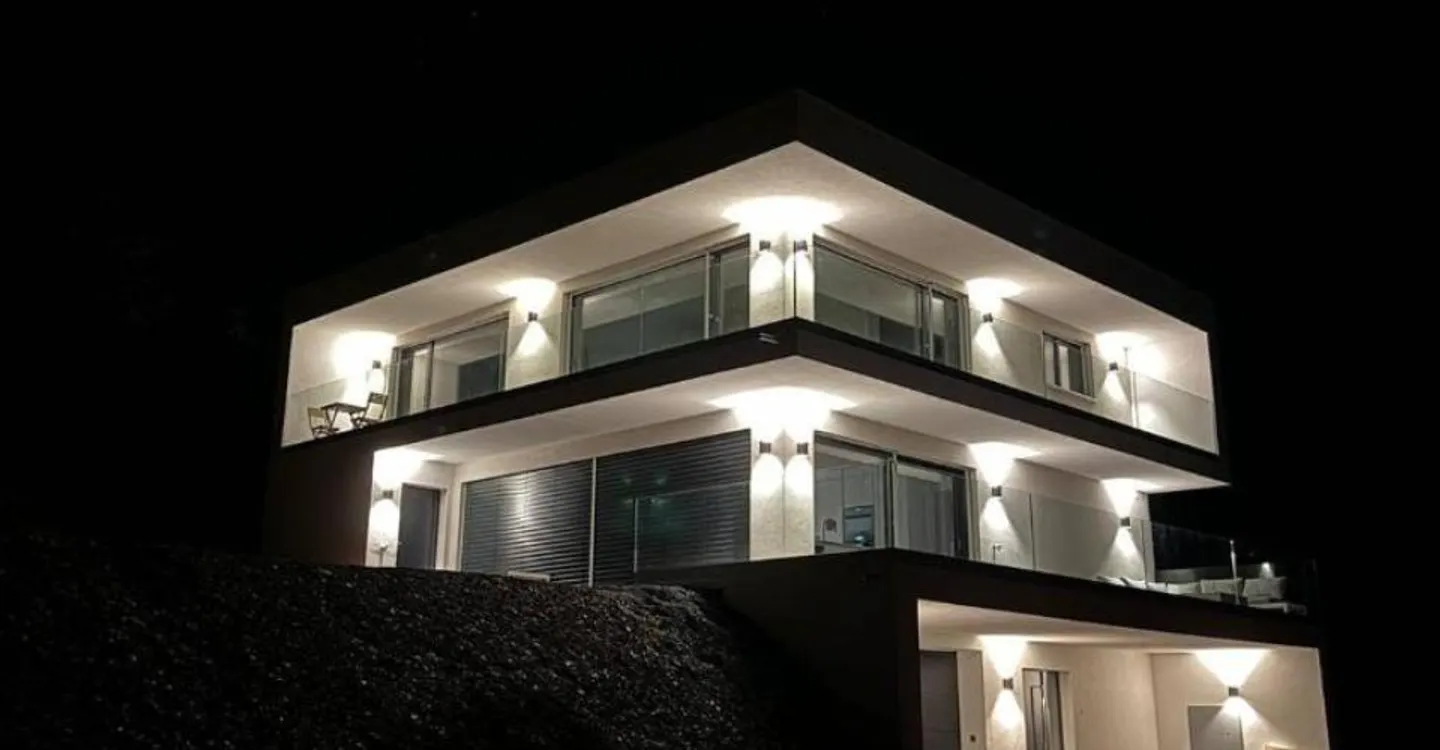 Propriété de villa contemporaine 6.5 pièces - Photo 4 sur 4
