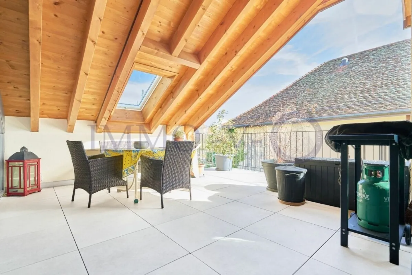 SPACIEUX DE STANDING AVEC CACHET ET BALCON-LOGGIA - Photo 2 sur 8