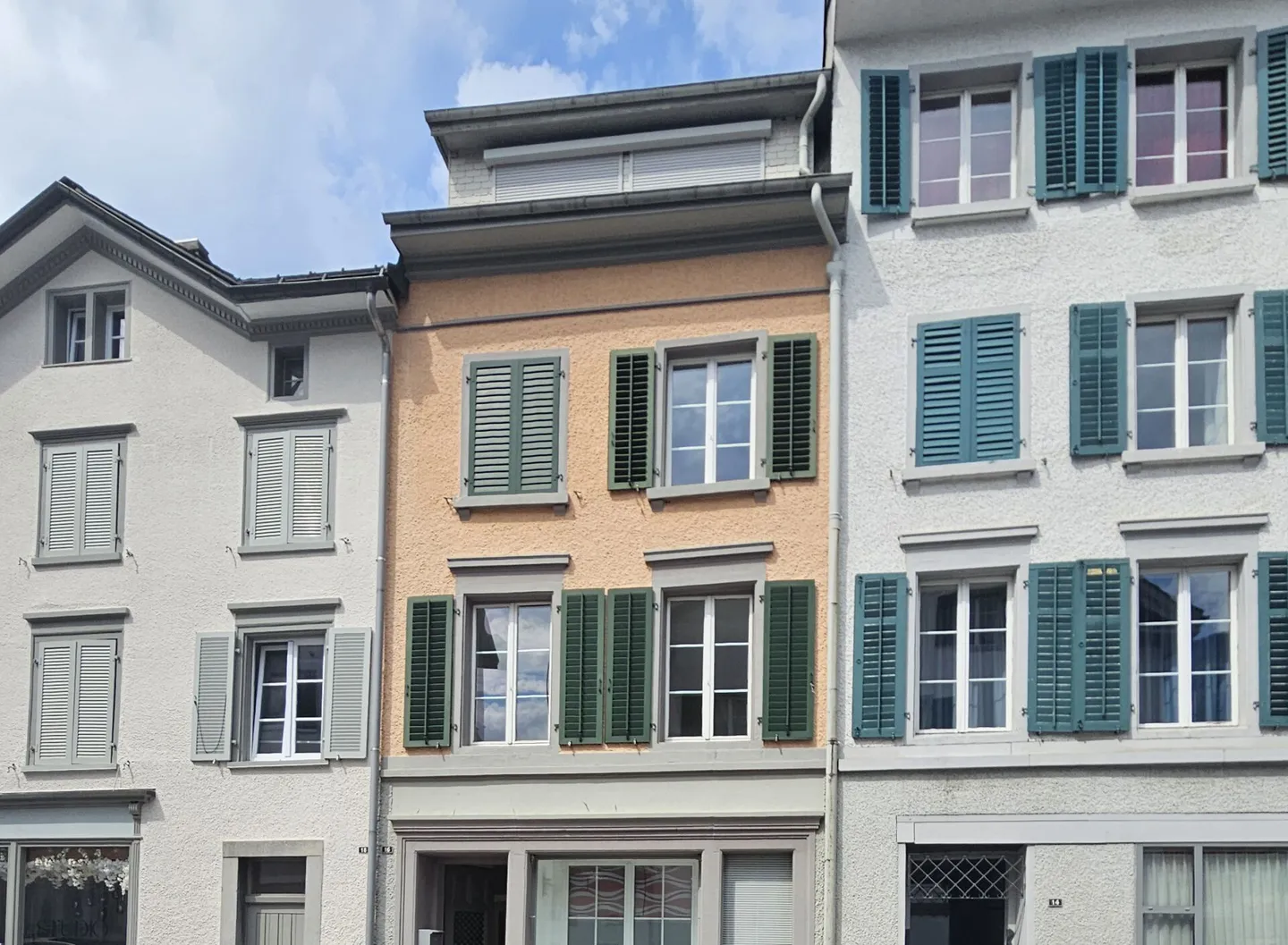 Attractive multi-family house with three residential units in the center of Glarus - interesting yield potential - Photo 1 of 17