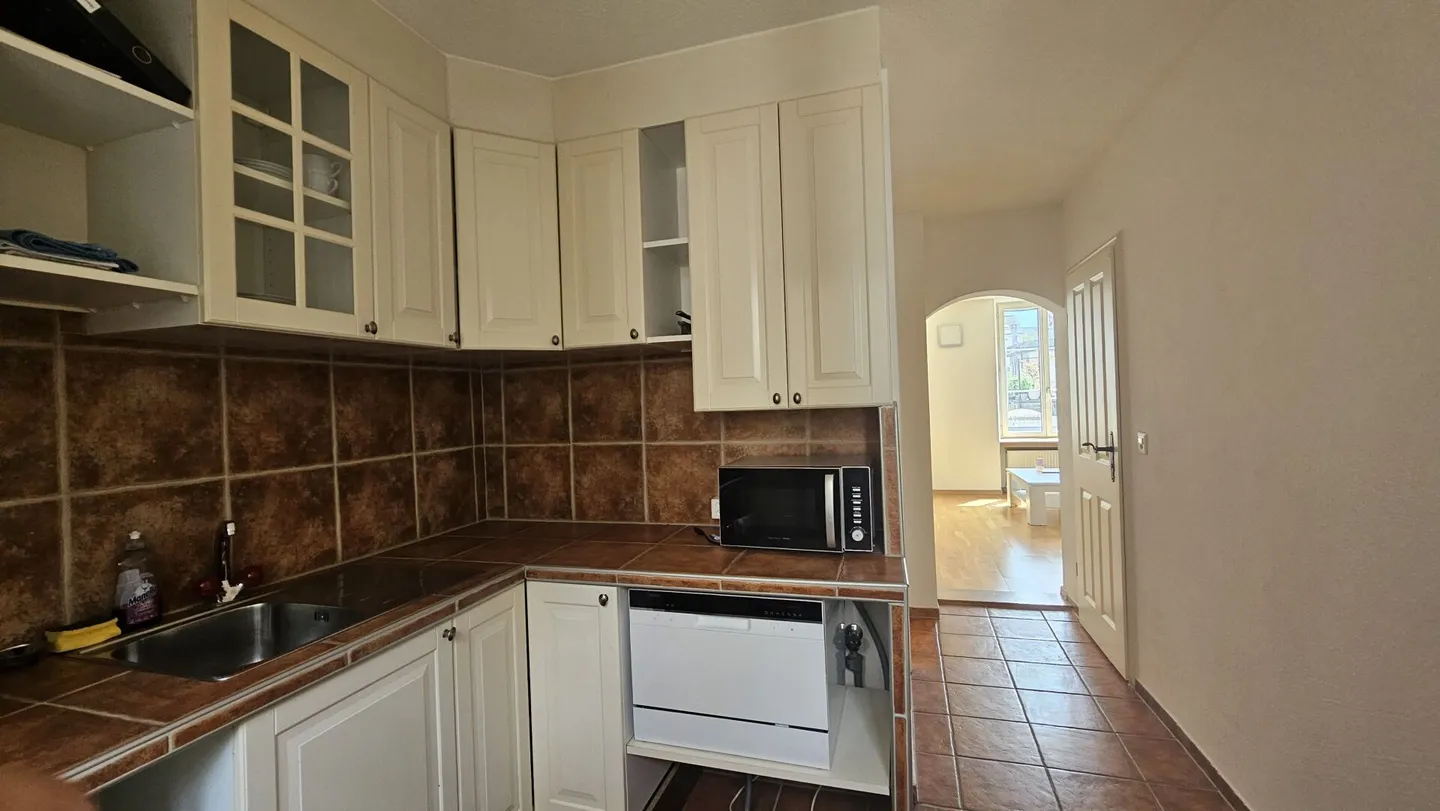 Attractive multi-family house with three residential units in the center of Glarus - interesting yield potential - Photo 5 of 17
