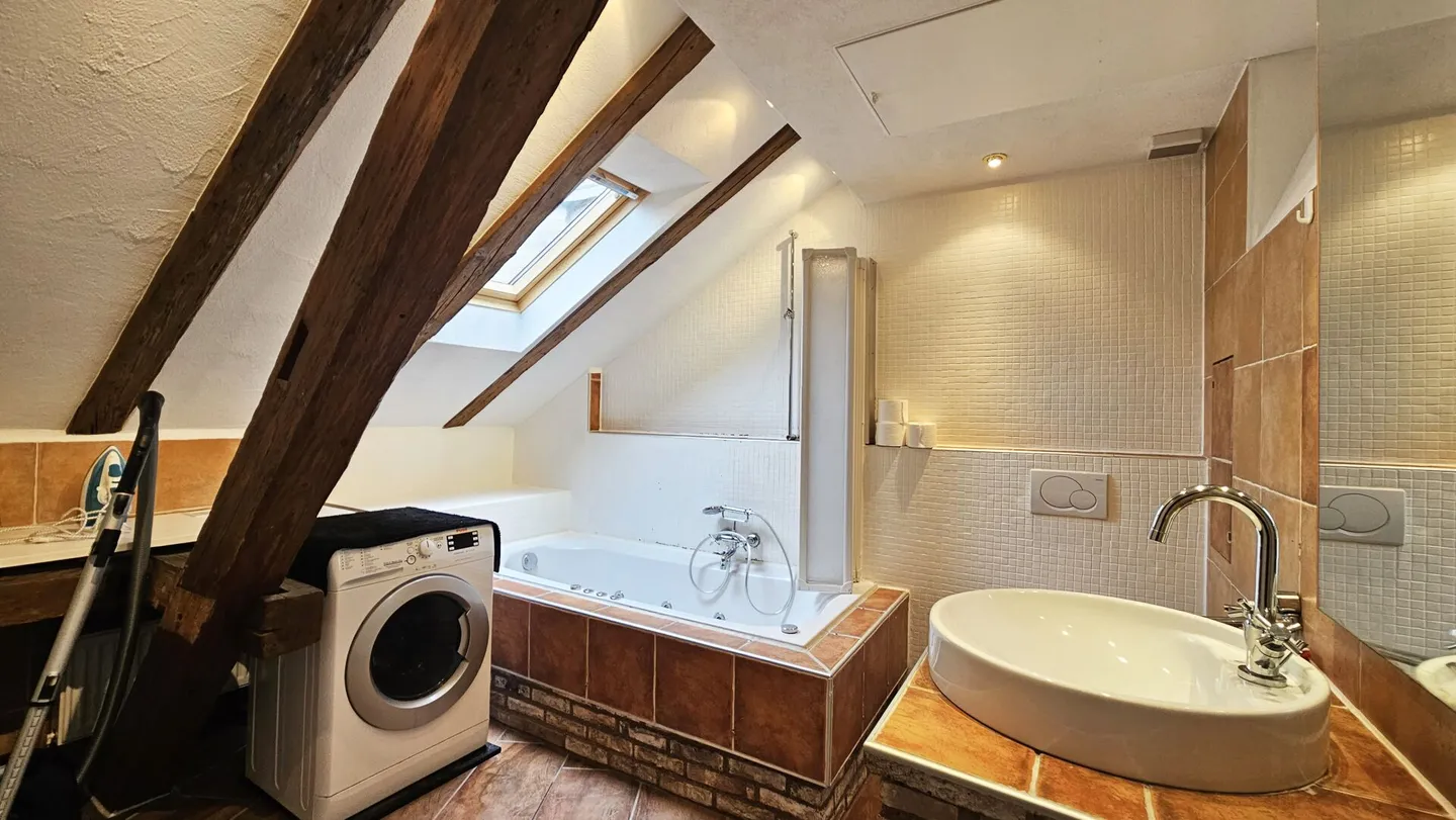 Attractive multi-family house with three residential units in the center of Glarus - interesting yield potential - Photo 6 of 17