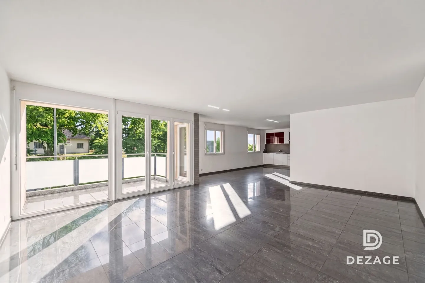 Appartamento attraversante con volumi eccezionali: 4 camere e garage-box! - Foto 2 di 13