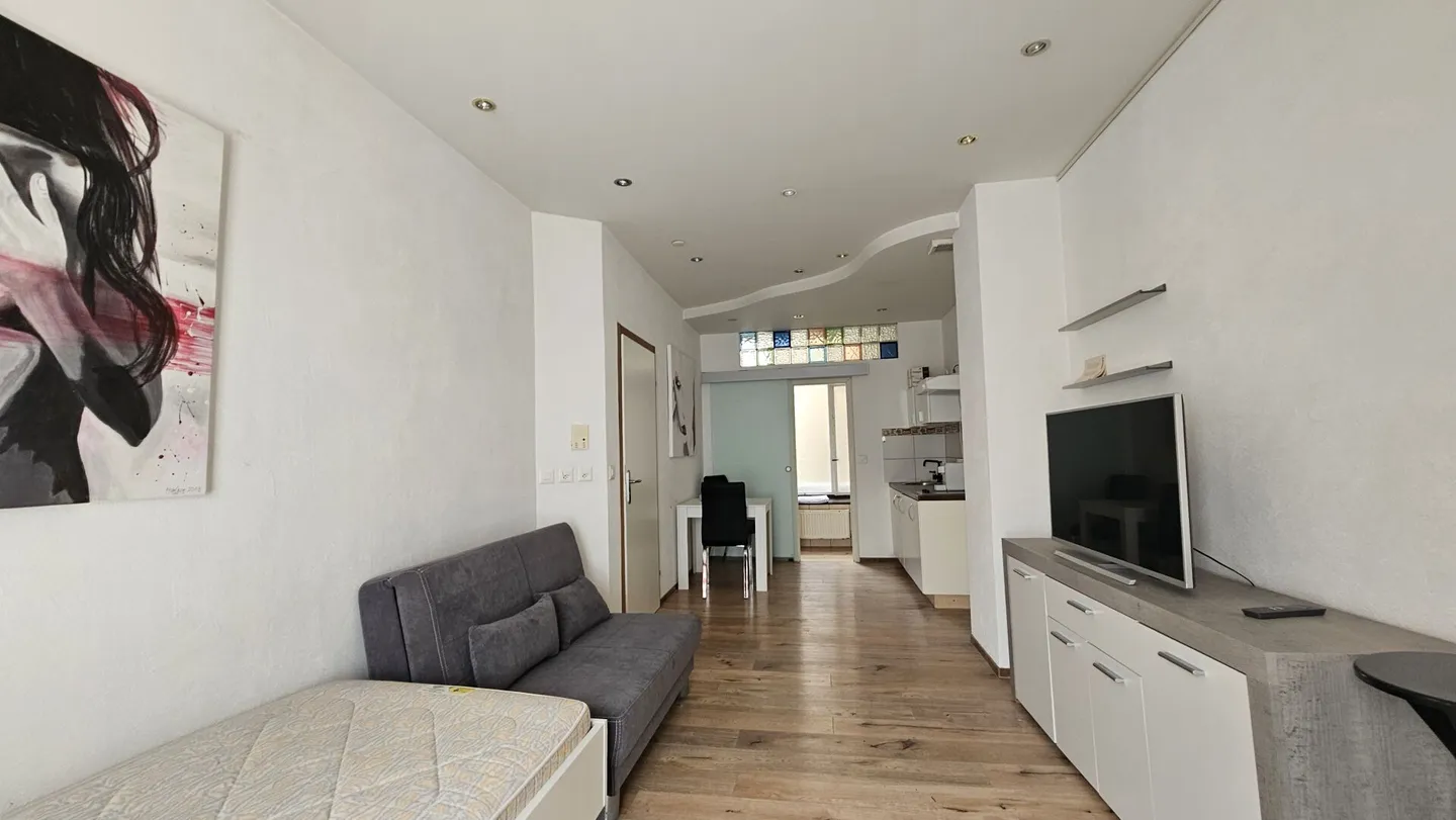 Attractive multi-family house with three residential units in the center of Glarus - interesting yield potential - Photo 12 of 17