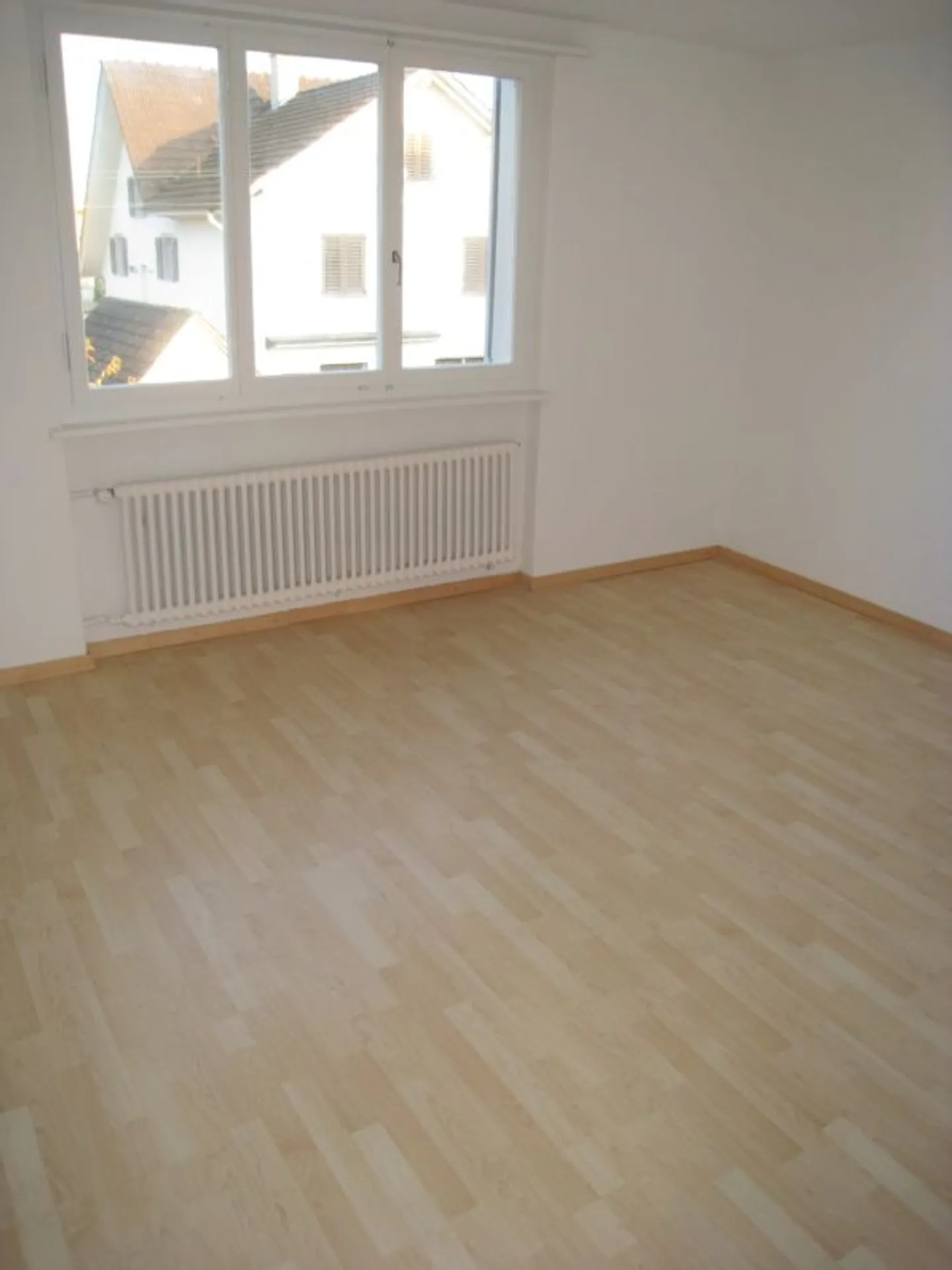 Charming Apartment with Balcony - Photo 2 of 4