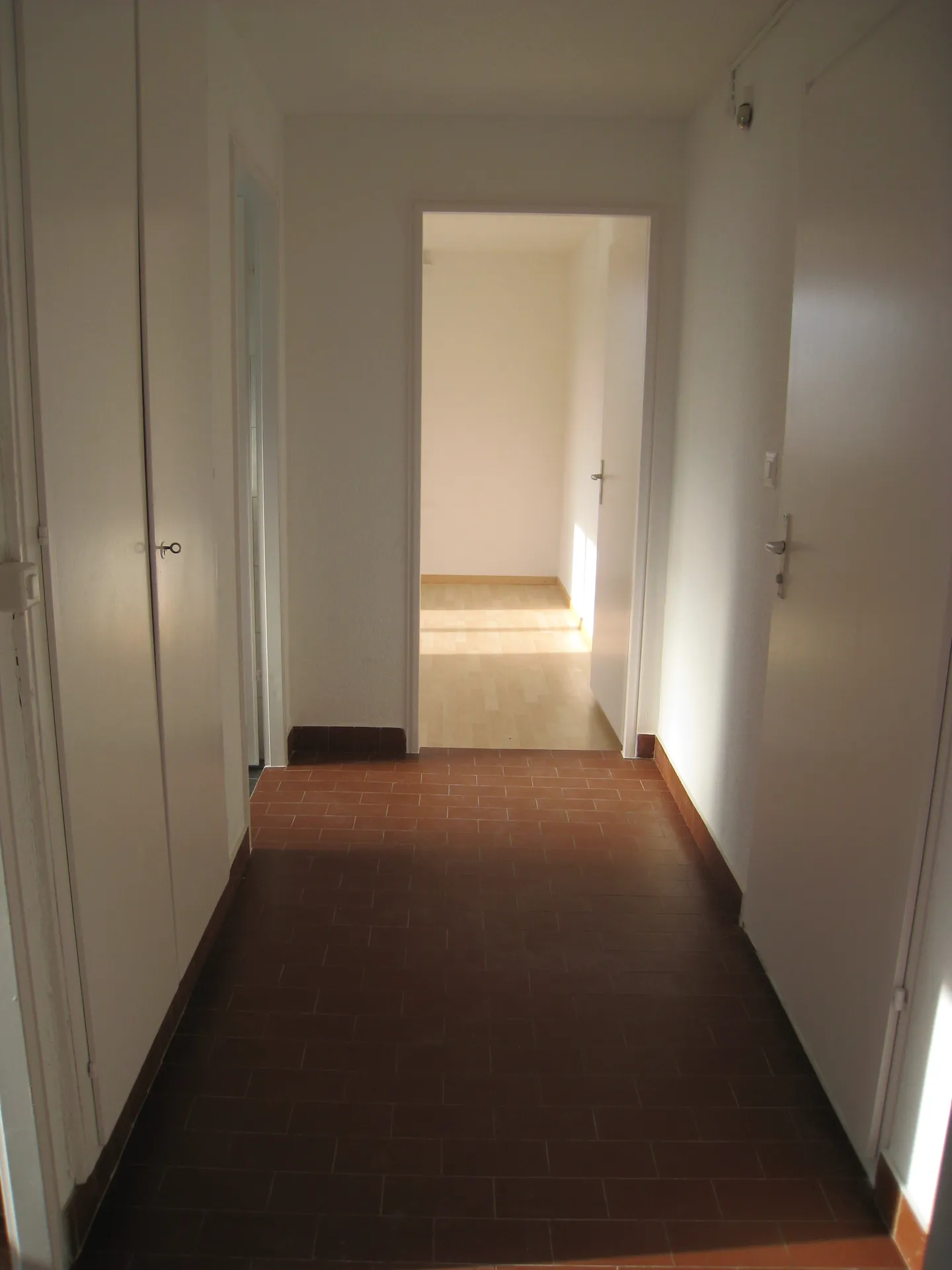 Charming Apartment with Balcony - Photo 3 of 4
