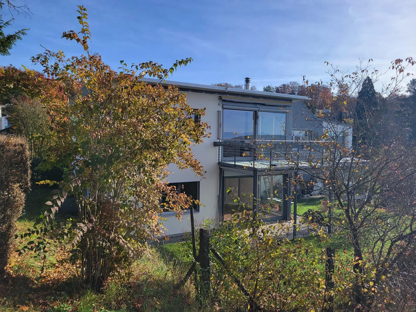 Esclusivo: Casa unifamiliare recentemente ristrutturata in una posizione tranquilla - Foto 1 di 22