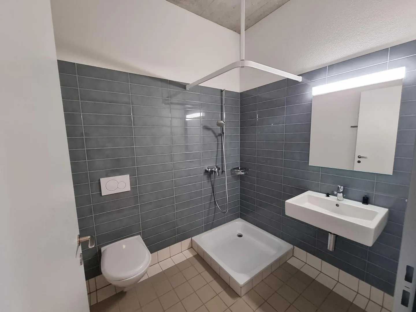 Appartamento moderno di 3,5 stanze a Sennhof - Foto 2 di 4