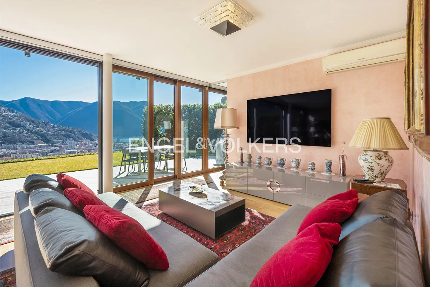 Appartamento prestigioso con giardino e vista lago - Foto 3 di 13