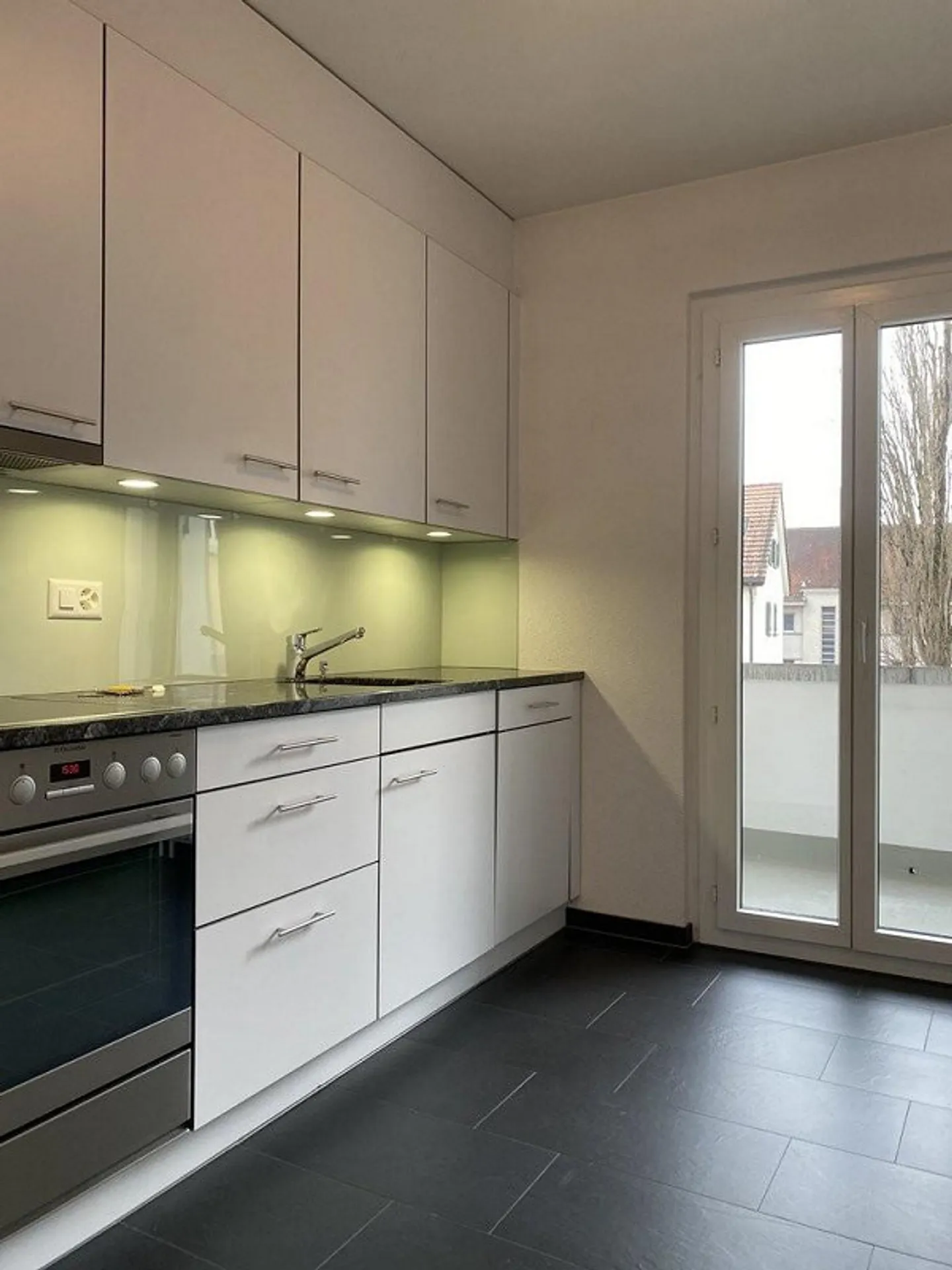 Appartement moderne avec balcon dans un emplacement central à Berne - Photo 3 sur 9