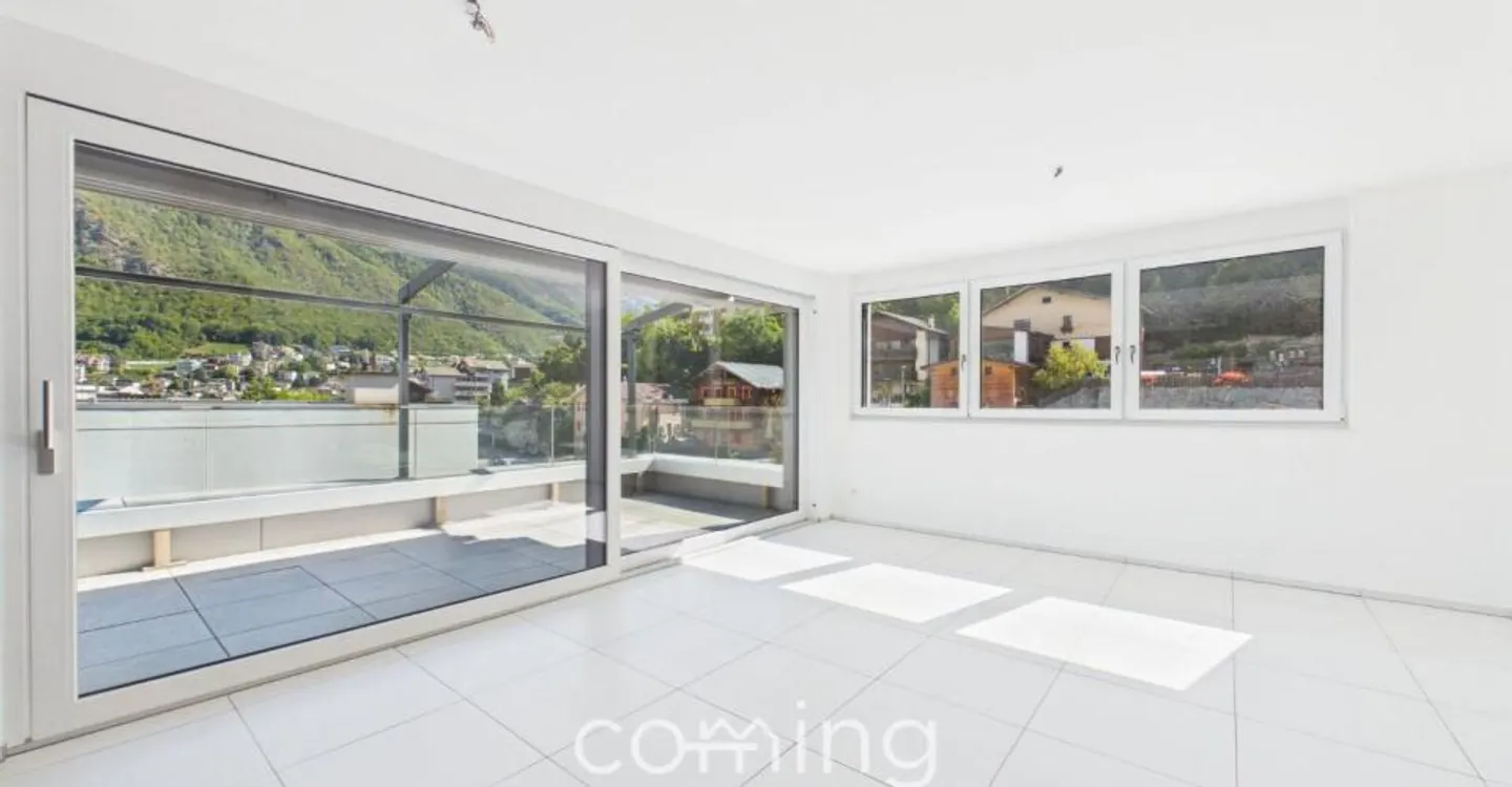Sunny 3.5-room penthouse apartment in Visp with spacious terrace - Photo 1 of 12