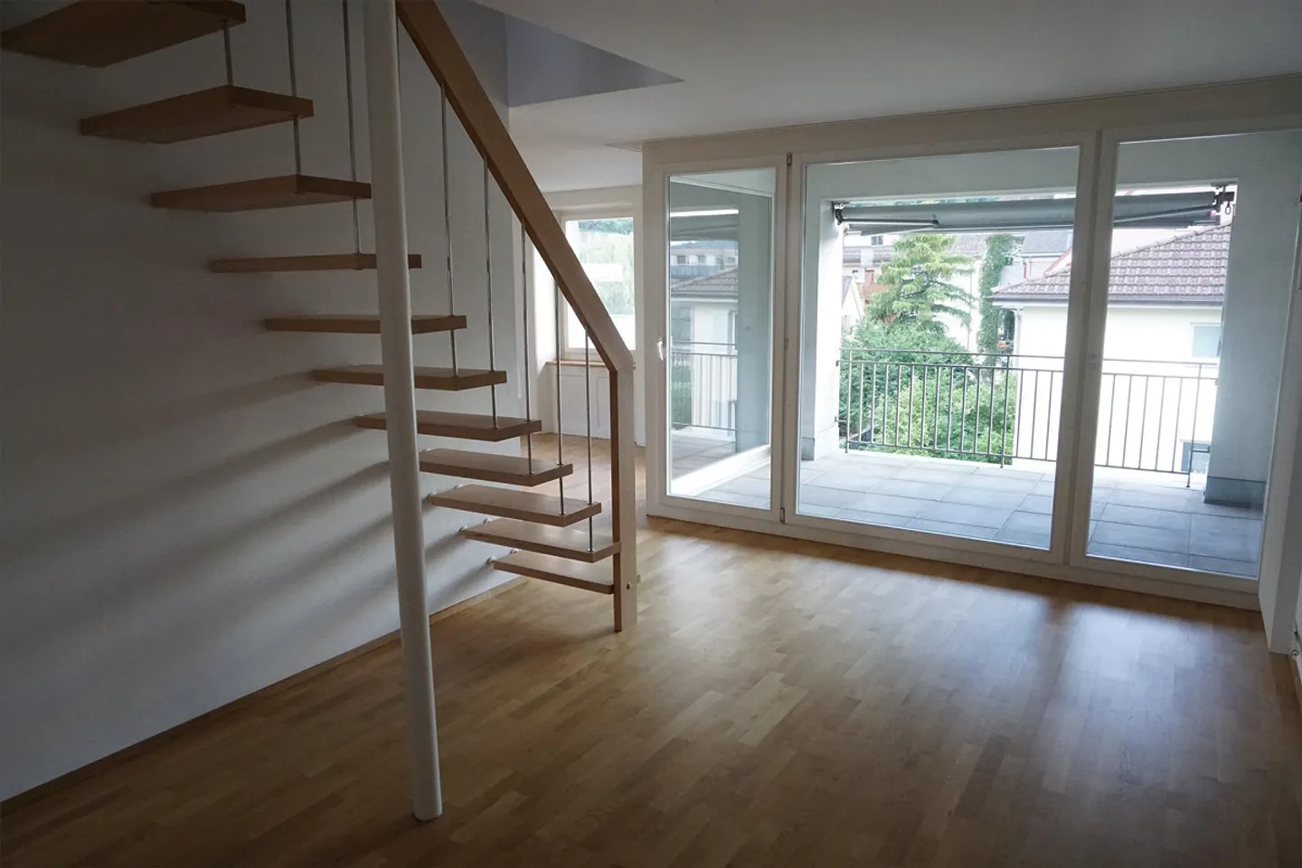 Grand appartement sous les combles dans un emplacement central - Photo 2 sur 10