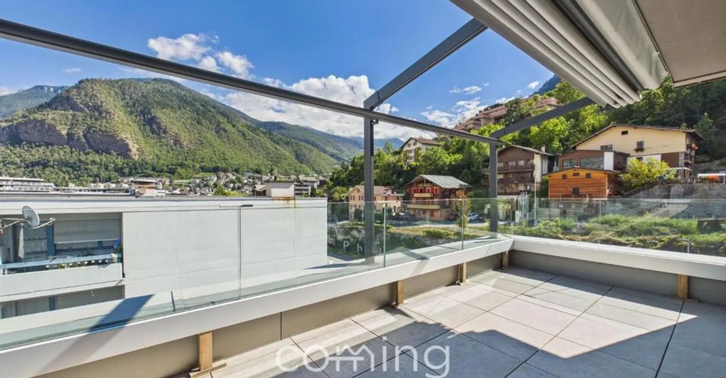 Sunny 3.5-room penthouse apartment in Visp with spacious terrace - Photo 3 of 12