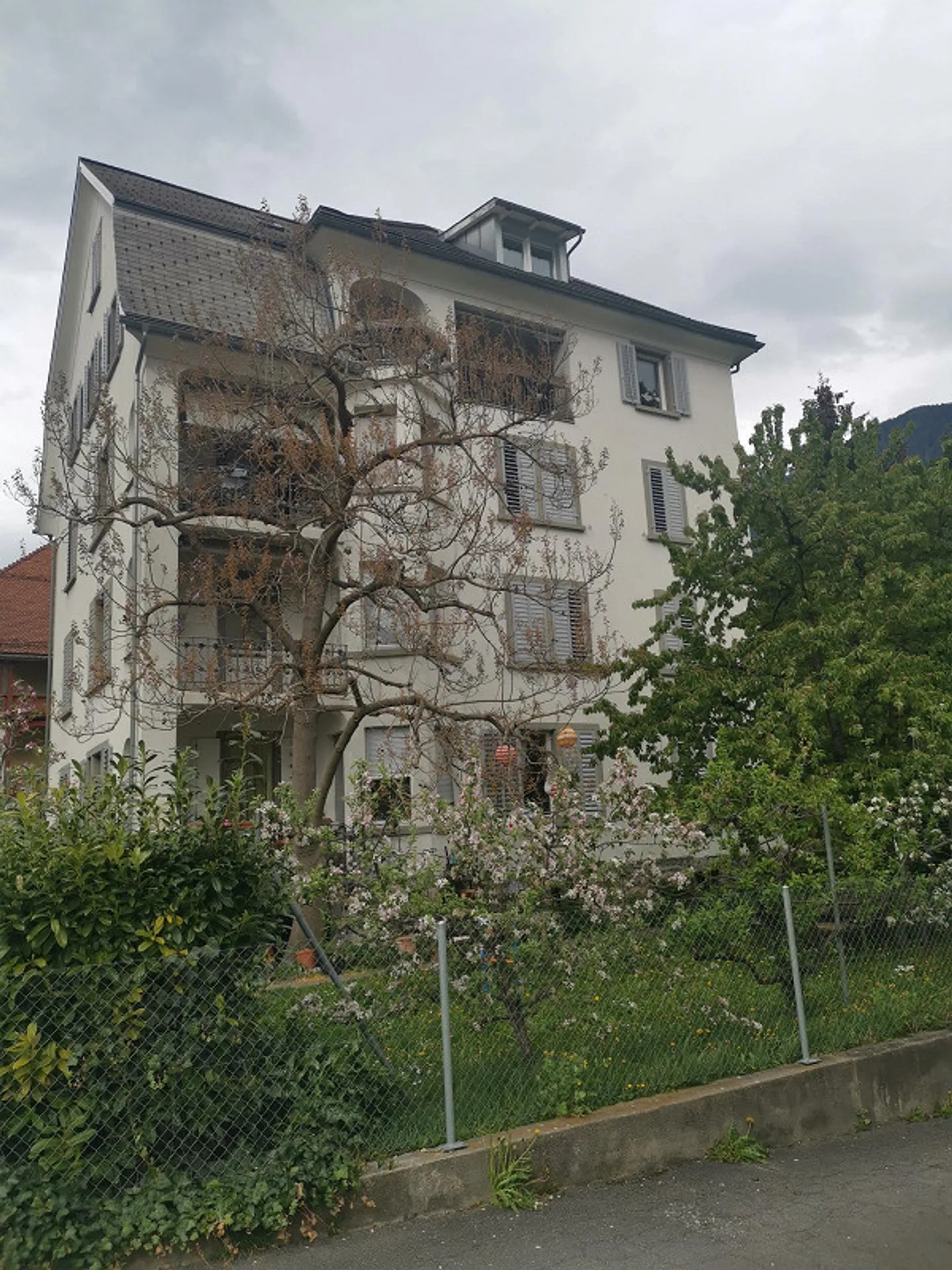 Grand appartement sous les combles dans un emplacement central - Photo 1 sur 10
