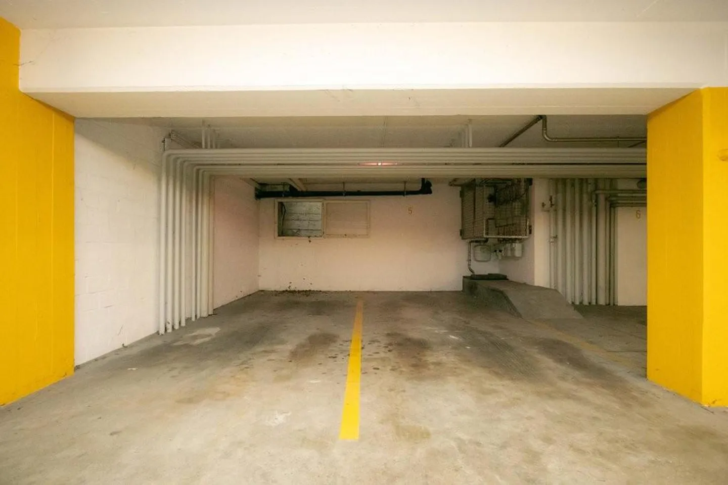 Place de parking souterrain au centre de Wipkingen - Photo 1 sur 1