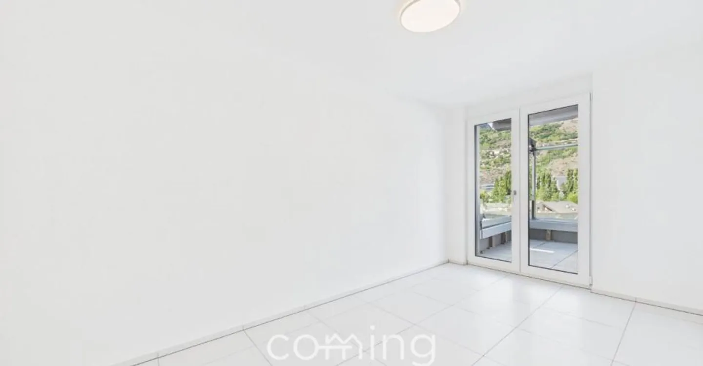 Sunny 3.5-room penthouse apartment in Visp with spacious terrace - Photo 8 of 12