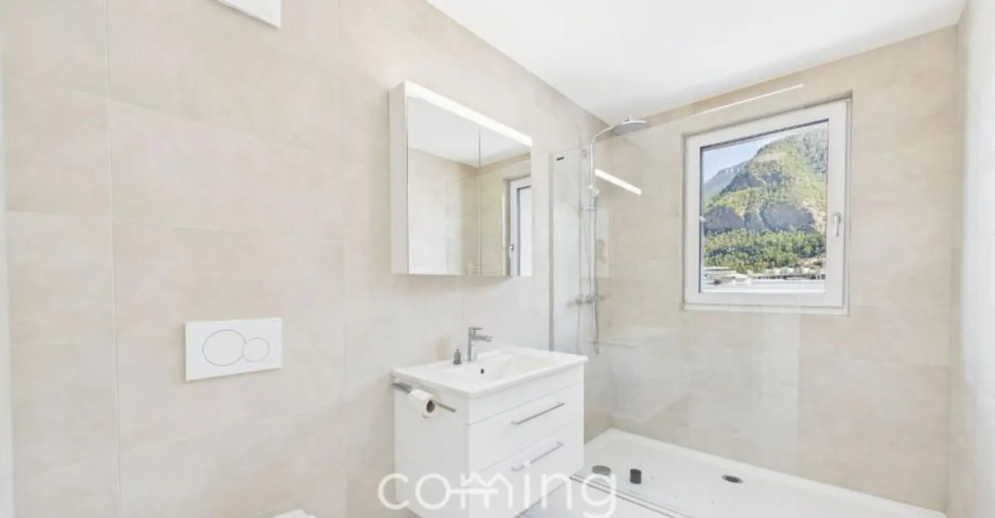 Sunny 3.5-room penthouse apartment in Visp with spacious terrace - Photo 10 of 12