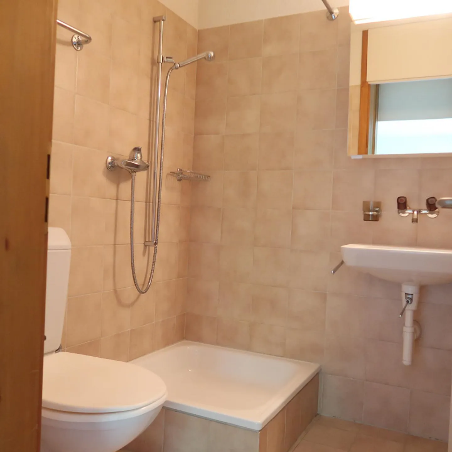 Beautiful bright 4.5 room apartment for rent in Fraubrunnen - Photo 6 of 8