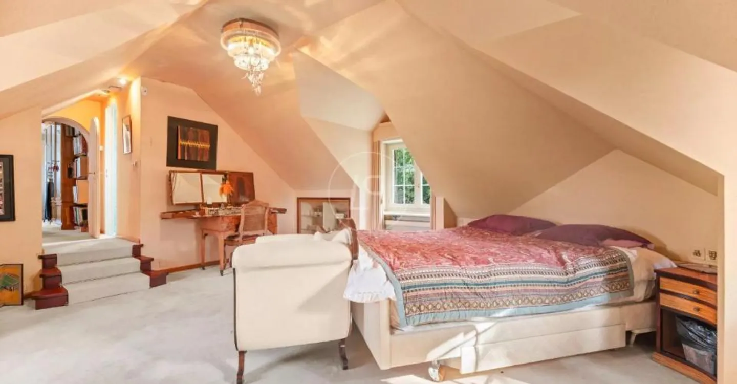 Charmante Immobilie zu renovieren, Aussicht und Innenpool in St-Légier - Foto 9 von 13