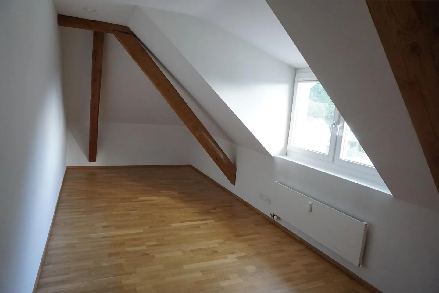 Grand appartement sous les combles dans un emplacement central - Photo 7 sur 10