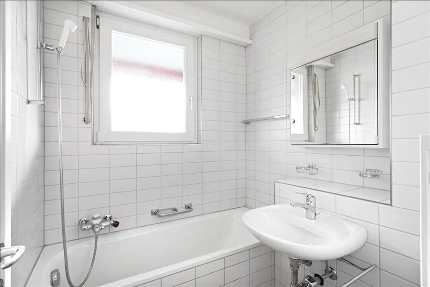 Near Novartis - in a well-kept property - Photo 4 of 8