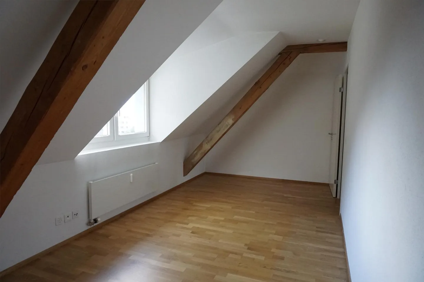 Grand appartement sous les combles dans un emplacement central - Photo 8 sur 10