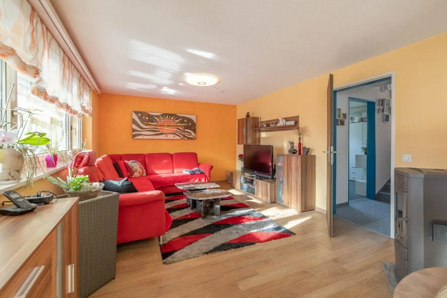 6.5-Room Corner House in a Quiet Residential Area - Photo 2 of 15