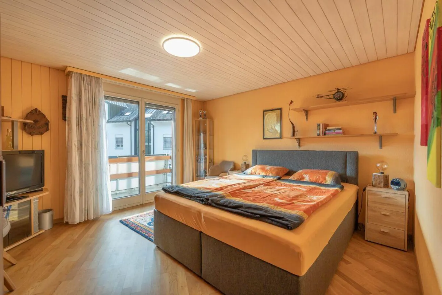 6.5-Room Corner House in a Quiet Residential Area - Photo 6 of 15