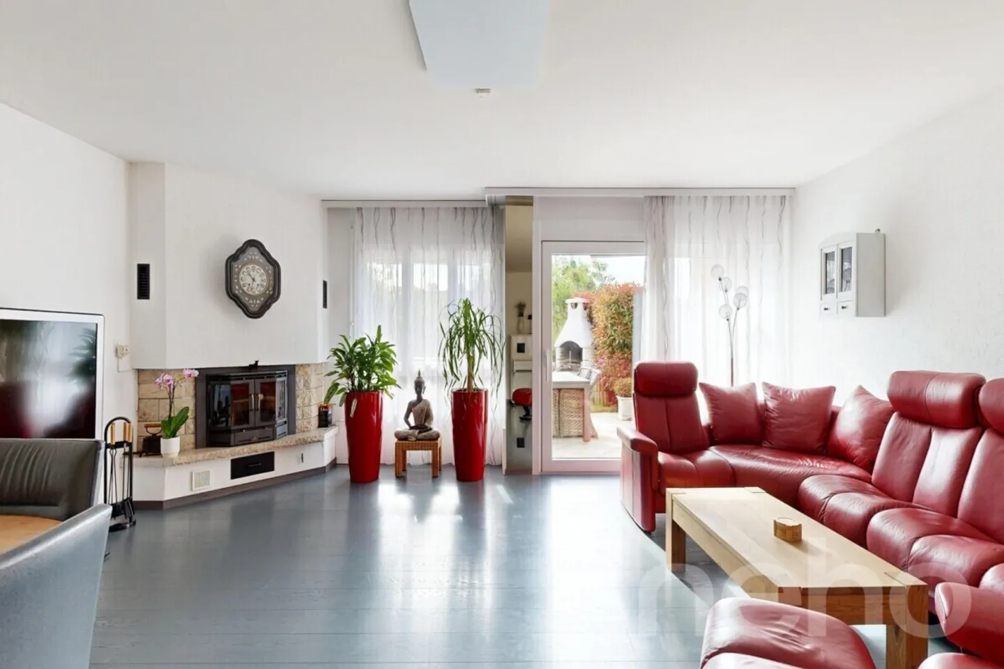 Villa with Garden in Les Rochettes - Photo 5 of 12